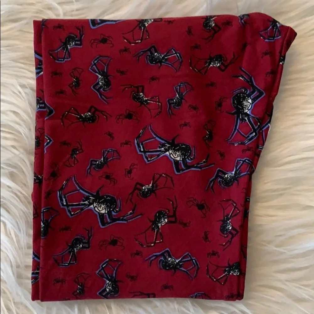 ⭐️ Final price ⭐️ Girl’s Lularoe spider 🕷 leggings s/m